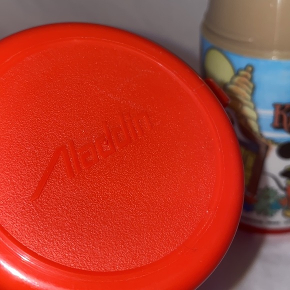 Disney Magic Kingdom thermos. - Picture 5 of 11